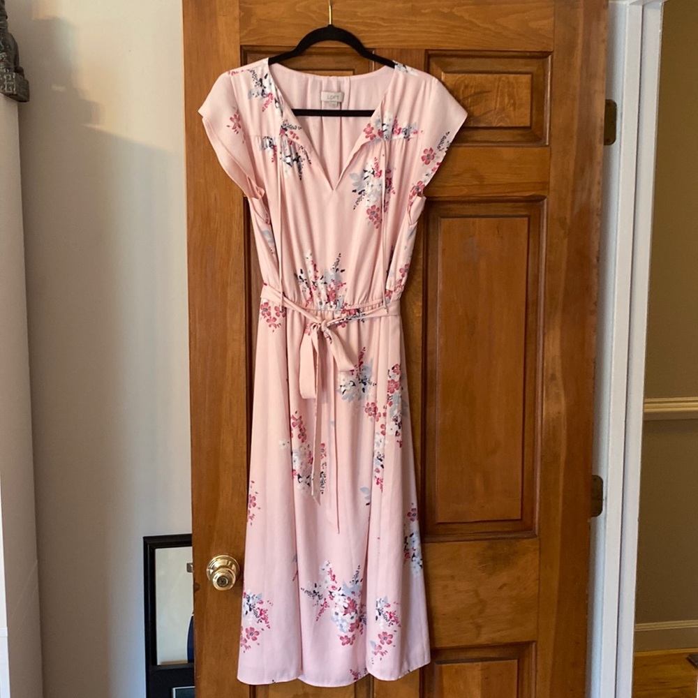 Beautiful Soft Pink Dress! Short flutter sleeves, hits just above the knee!